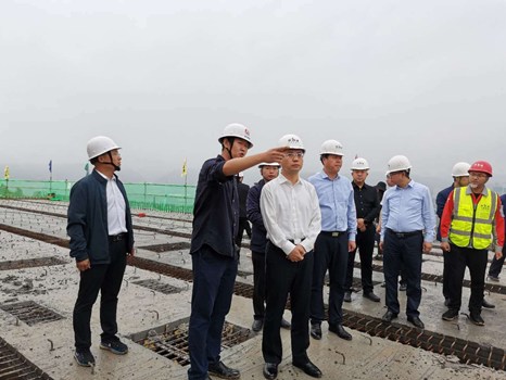 彬州市委書記鐘偉蒞臨銀西高鐵彬州東站前廣場項(xiàng)目檢查指導(dǎo)工作