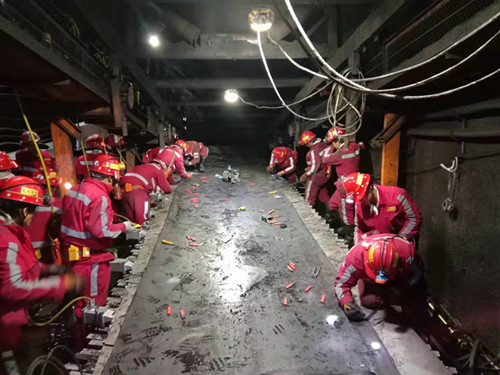 陜煤建設(shè)機電安裝公司硫化班組在實踐中落實學(xué)習(xí)成效