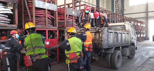 陜煤建設(shè)機(jī)電安裝公司神府項目部施工現(xiàn)場如火如荼