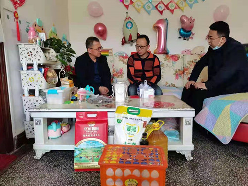 陜煤建設(shè)機(jī)電安裝公司黨政春節(jié)前夕走訪慰問(wèn)一線職工