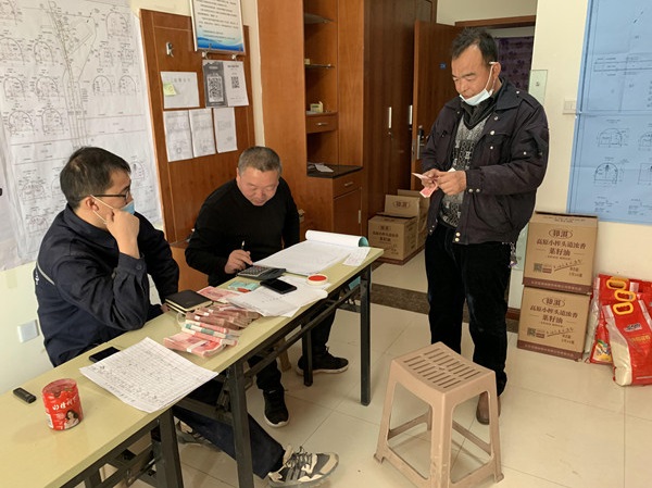 陜煤建設(shè)澄合分公司第一機電安裝隊讓農(nóng)民工開開心心過大年