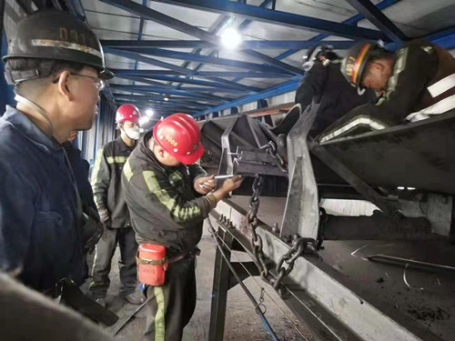 【春節(jié)一線報道】陜煤建設(shè)機電安裝公司春節(jié)完成黃陵二號礦111膠帶更換