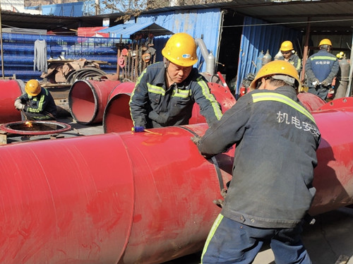 陜煤建設(shè)機電安裝公司彬長項目部全力以赴打好管路安裝“攻堅戰(zhàn)”