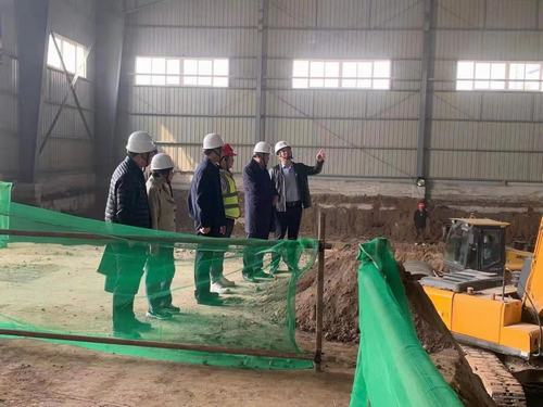 陜西生態(tài)水泥股份有限公司副總經(jīng)理時啟林蒞臨由陜煤建設(shè)咸陽分公司承建的智能機(jī)器人及5G生產(chǎn)線技改項(xiàng)目檢查指導(dǎo)工作
