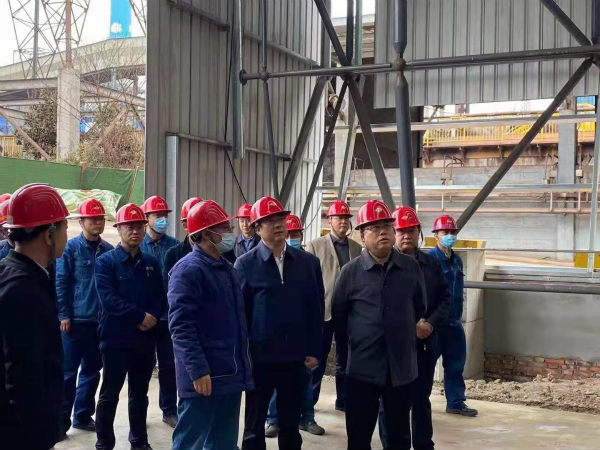 漢中市政協(xié)主席嚴(yán)維佳蒞臨陜煤建設(shè)漢中分公司漢鋼一次料場項(xiàng)目調(diào)研