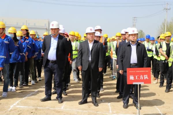 寧興剛、王寧應邀參加漢中市項目簽約暨集中開工儀式