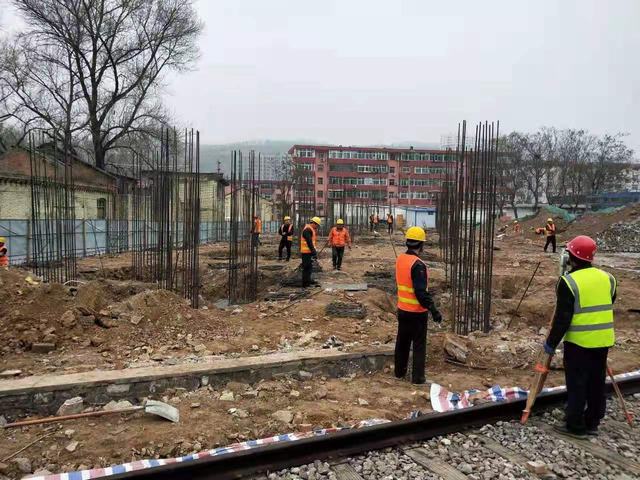 鐵運(yùn)分公司機(jī)車(chē)維修中心培訓(xùn)基地工程項(xiàng)目綜合樓順利完成樁基礎(chǔ)驗(yàn)收