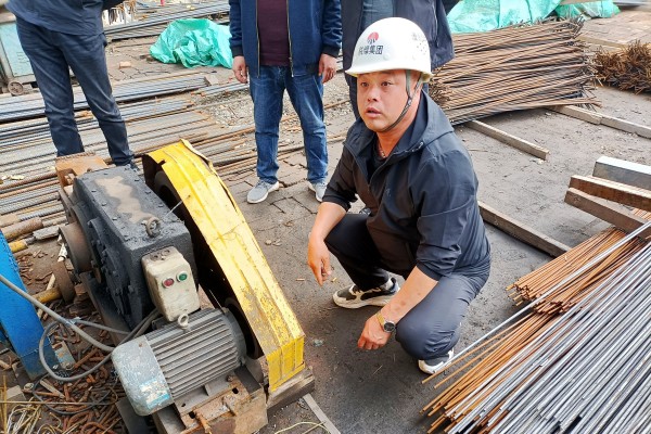 一張黑臉 一顆紅心