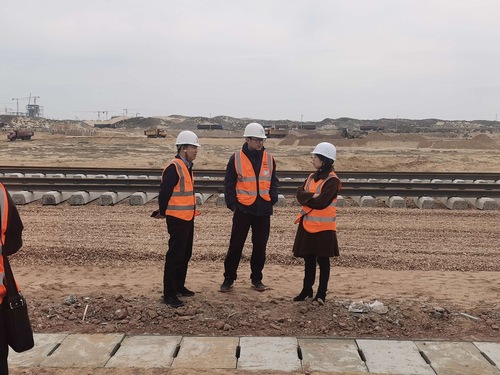 中鐵西安勘察設(shè)計研究院副院長譚文蒞臨路橋分公司榆林化學(xué)項目檢查指導(dǎo)