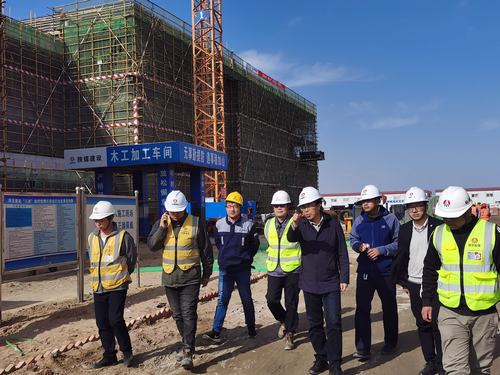 榆林市住房和城鄉(xiāng)建設(shè)局領(lǐng)導(dǎo)蒞臨陜煤建設(shè)銅煤公司第十六項目部承建的榆林化學(xué)項目檢查指導(dǎo)工作