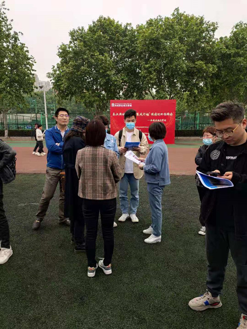 陜煤建設(shè)機電安裝公司參加招聘會精選人才