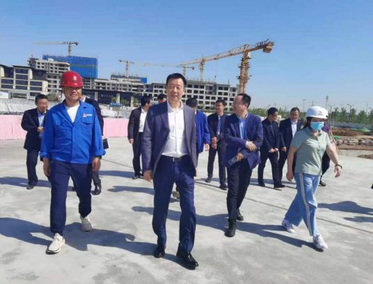 空港新城管委會主任賀鍵一行蒞臨城市中心公園現(xiàn)場調(diào)研指導工作