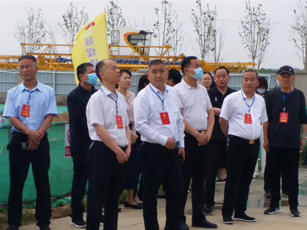 河南長(zhǎng)葛市政協(xié)黨組書記、主席寇永志一行調(diào)研河南龐源塔式起重機(jī)制造項(xiàng)目建設(shè)情況