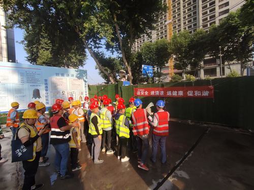 陜煤建設(shè)銅煤第二項目部開展為一線工人“送安全、送清涼、送健康、促和諧”活動