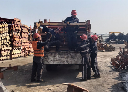 陜煤建設(shè)機(jī)電安裝公司神府項(xiàng)目部 順利完成25210順槽膠帶機(jī)安裝工程