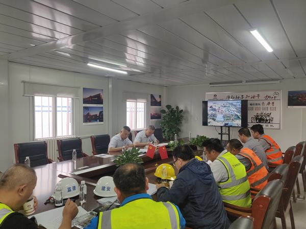 陜煤建設(shè)銅煤公司第十六項(xiàng)目部承建的榆林化學(xué)廠前區(qū)培訓(xùn)中心工程順利通過主體結(jié)構(gòu)驗(yàn)收