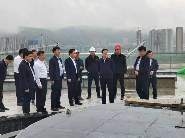 彬州市委書(shū)記王宏志、市長(zhǎng)陳加寶一行蒞臨銀西高鐵彬州站前廣場(chǎng)項(xiàng)目檢查指導(dǎo)工作