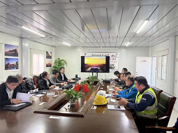 陜煤建設(shè)銅煤公司第十六項目部承建的榆林化學廠前區(qū)培訓中心通過創(chuàng)優(yōu)奪杯專家組驗收