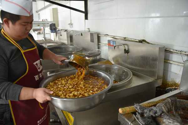 陜煤建設(shè)煤礦運(yùn)營(yíng)服務(wù)分公司：把“食”事辦好，讓幸福走上舌尖