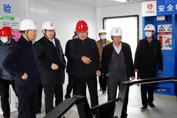 集團(tuán)領(lǐng)導(dǎo)侯本英、司正林一行深入北斗星基項目檢查指導(dǎo)工作