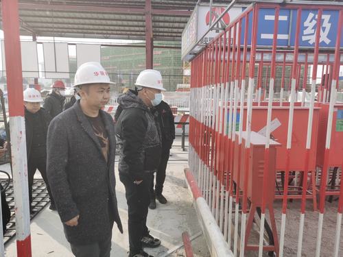 張掖市經(jīng)開區(qū)住建局、質(zhì)檢站領(lǐng)導(dǎo)蒞臨張掖潤泉瑞苑項目部檢查指導(dǎo)工作