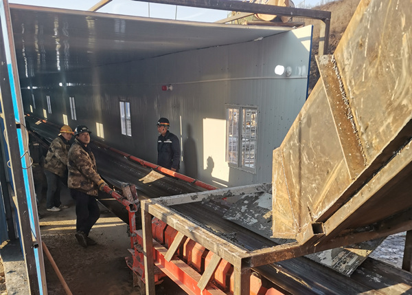 陜煤建設(shè)礦建三公司崔木項目皮帶排矸系統(tǒng)試運(yùn)行成功