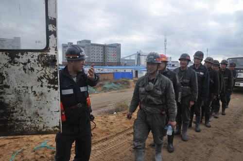 陜煤建設(shè)煤礦運(yùn)營(yíng)服務(wù)分公司：日進(jìn)尺破50米！掘進(jìn)鐵軍回歸