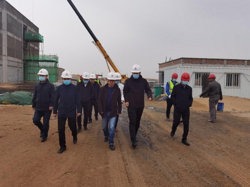 陜煤集團(tuán)基本建設(shè)管理部主任李云鵬一行蒞臨陜煤建設(shè)路橋分公司榆陽煤炭物流園區(qū)項(xiàng)目檢查指導(dǎo)工作
