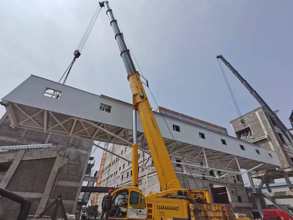 陜煤建設韓城分公司神木檸條塔礦井選煤廠技改項目一標段棧橋工程順利吊裝完成