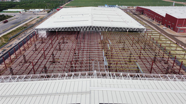 陜煤建設渭南分公司：南京金龍電動車項目網架頂升圓滿收官