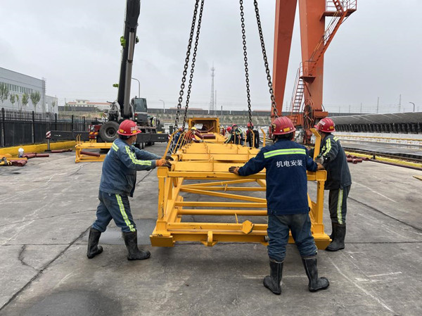 陜煤建設(shè)機(jī)電安裝公司小保當(dāng)項(xiàng)目部完成帶式輸送機(jī)伸縮架安裝