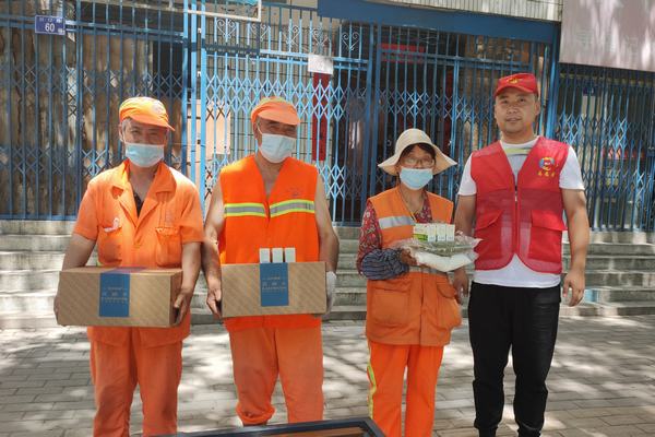 陜煤建設(shè)銅煤公司：開(kāi)展“送一份關(guān)懷，道一聲辛苦”環(huán)衛(wèi)工慰問(wèn)活動(dòng)