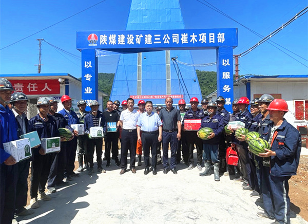 王寧深入施工一線開(kāi)展慰問(wèn)“送清涼”