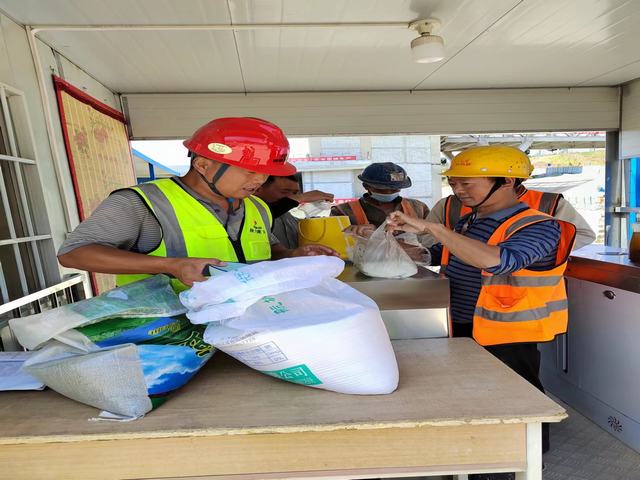 陜煤建設銅煤公司：基層項目部多措并舉 抗高溫保生產(chǎn)