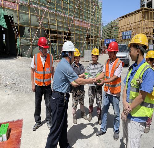 陜煤建設(shè)西北分公司開展“高溫慰問送清涼，情系基層暖人心”活動