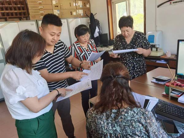 陜煤建設銅煤公司組織開展“依法興企、你我共行”主題宣傳活動