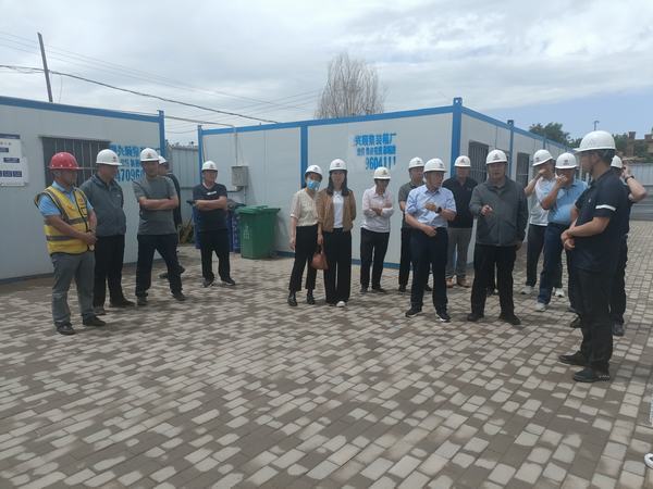 鄂托克旗人大常委會副主任郭朝暉一行到陜煤建設內蒙古分公司第二項目部檢查指導工作