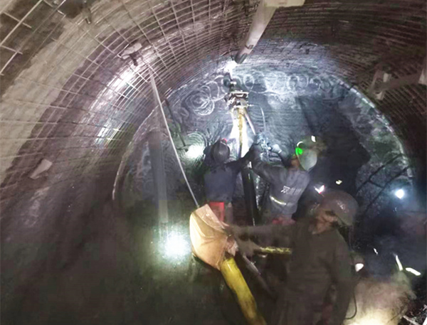 陜煤建設(shè)礦建三公司雙龍項(xiàng)目部109回風(fēng)順槽精準(zhǔn)貫通