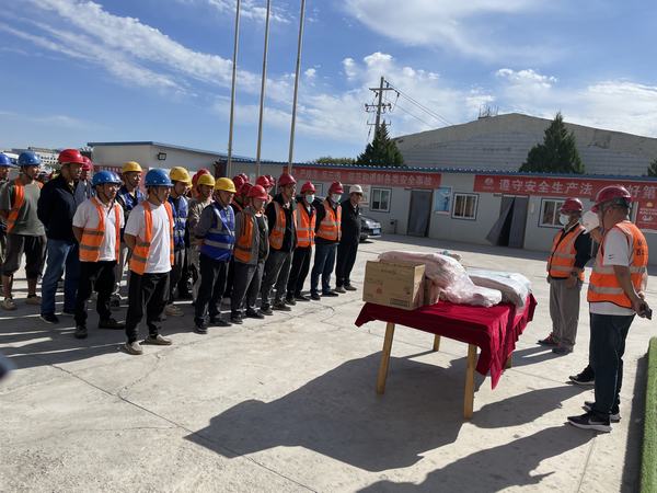 陜煤建設(shè)西北分公司：張掖潤(rùn)泉瑞苑項(xiàng)目3#、5#、8#住宅樓喜封頂