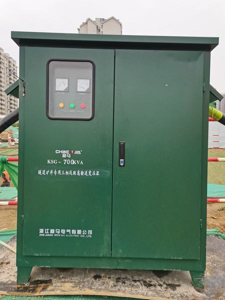 陜煤建設(shè)新龍城直屬項(xiàng)目部:采用升降壓柜確保施工現(xiàn)場(chǎng)用電暢通
