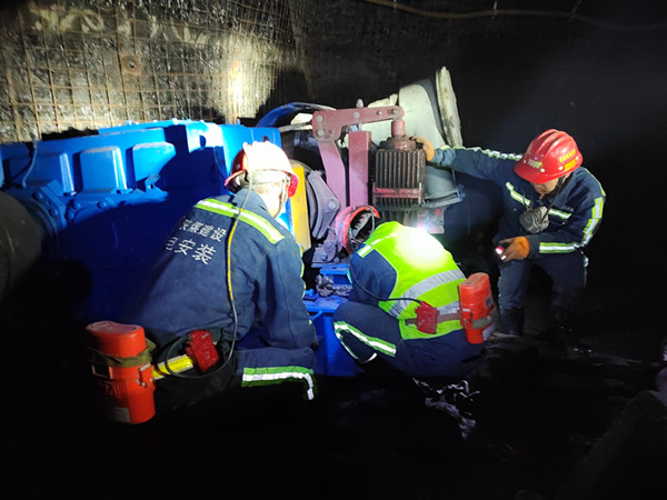 陜煤建設(shè)機(jī)電安裝公司完成沙梁礦膠運(yùn)聯(lián)巷膠帶機(jī)安裝并運(yùn)轉(zhuǎn)