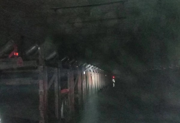 陜煤建設(shè)機(jī)電安裝公司神府項(xiàng)目部：膠帶機(jī)順利帶煤試運(yùn)轉(zhuǎn)