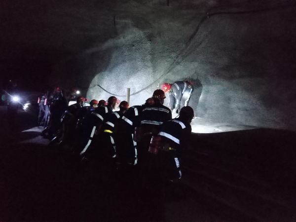 陜煤建設(shè)韓城分公司提前完成張家峁4-2煤大巷帶式輸送機(jī)膠帶更換工程