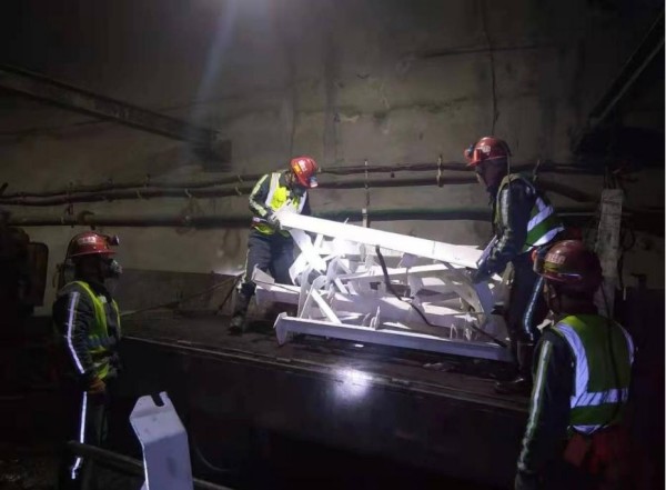 陜煤建設(shè)機(jī)電安裝公司順利完成小保當(dāng)二號(hào)礦132204膠運(yùn)順槽帶式輸送機(jī)安裝