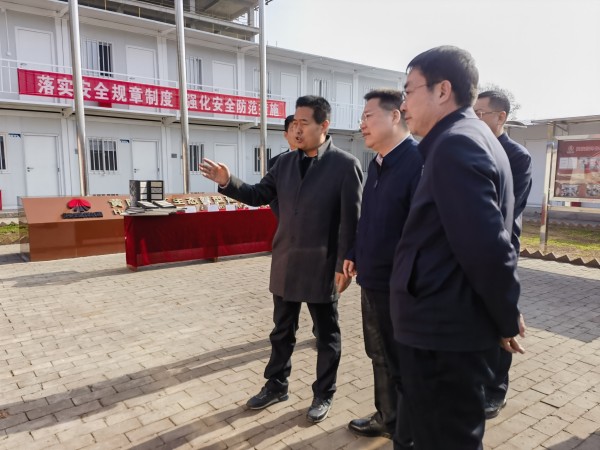 延安市市長嚴(yán)漢平蒞臨陜煤建設(shè)咸陽分公司黃陵年產(chǎn)40萬立方煤矸石制陶粒項(xiàng)目調(diào)研指導(dǎo)