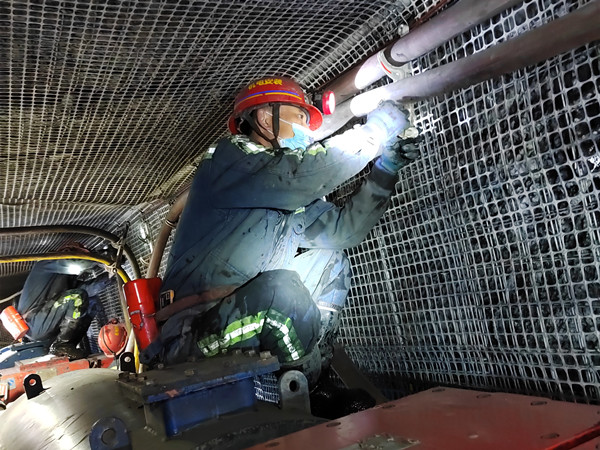 為堅(jiān)守崗位的機(jī)電安裝人點(diǎn)贊！