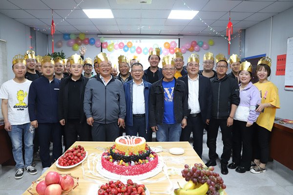 這場集體生日會,氛圍感滿滿！