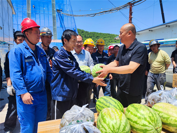 盛夏送清涼，致敬高溫下堅(jiān)守的陜煤建設(shè)者