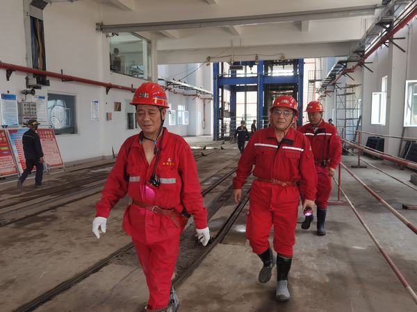 王明智、楊讓順深入陜煤建設礦建二公司王峰項目部檢查指導工作