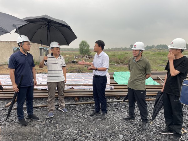 西安鐵路監(jiān)管局、陜西省交通廳檢查組一行蒞臨靖神鐵路孟紅聯(lián)絡線王則灣大橋調研指導工作